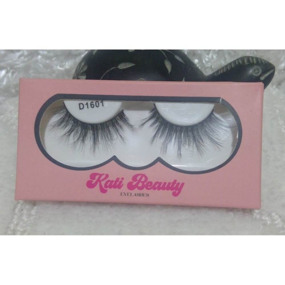 Kati Beauty false eyelashes in the style D1601